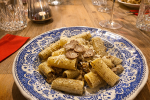 Mezze Maniche mit cremiger Sahne Sauce und Trüffeltopping