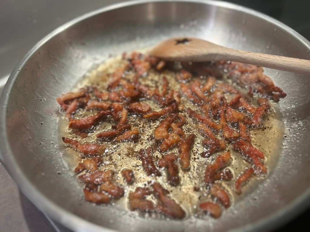 Guanciale wird angebraten